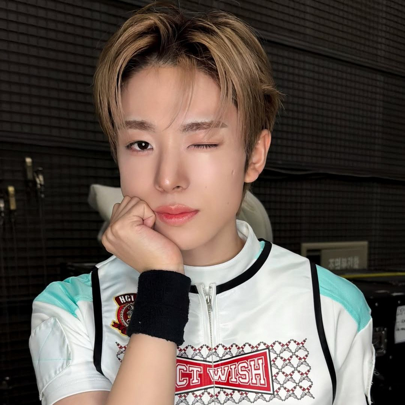 엔시티 위시 유우시의 앙증맞은 포즈 / 이미지 출처: 인스타그램 @nctwish_official