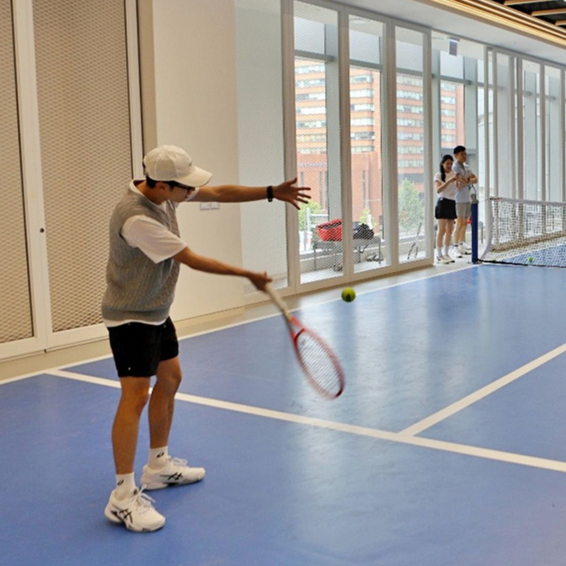 테니스는 실내외 구분 없이 장소 제약 없이 즐길 수 있는 스포츠다 / 이미지 출처: 롯데 공식 블로그