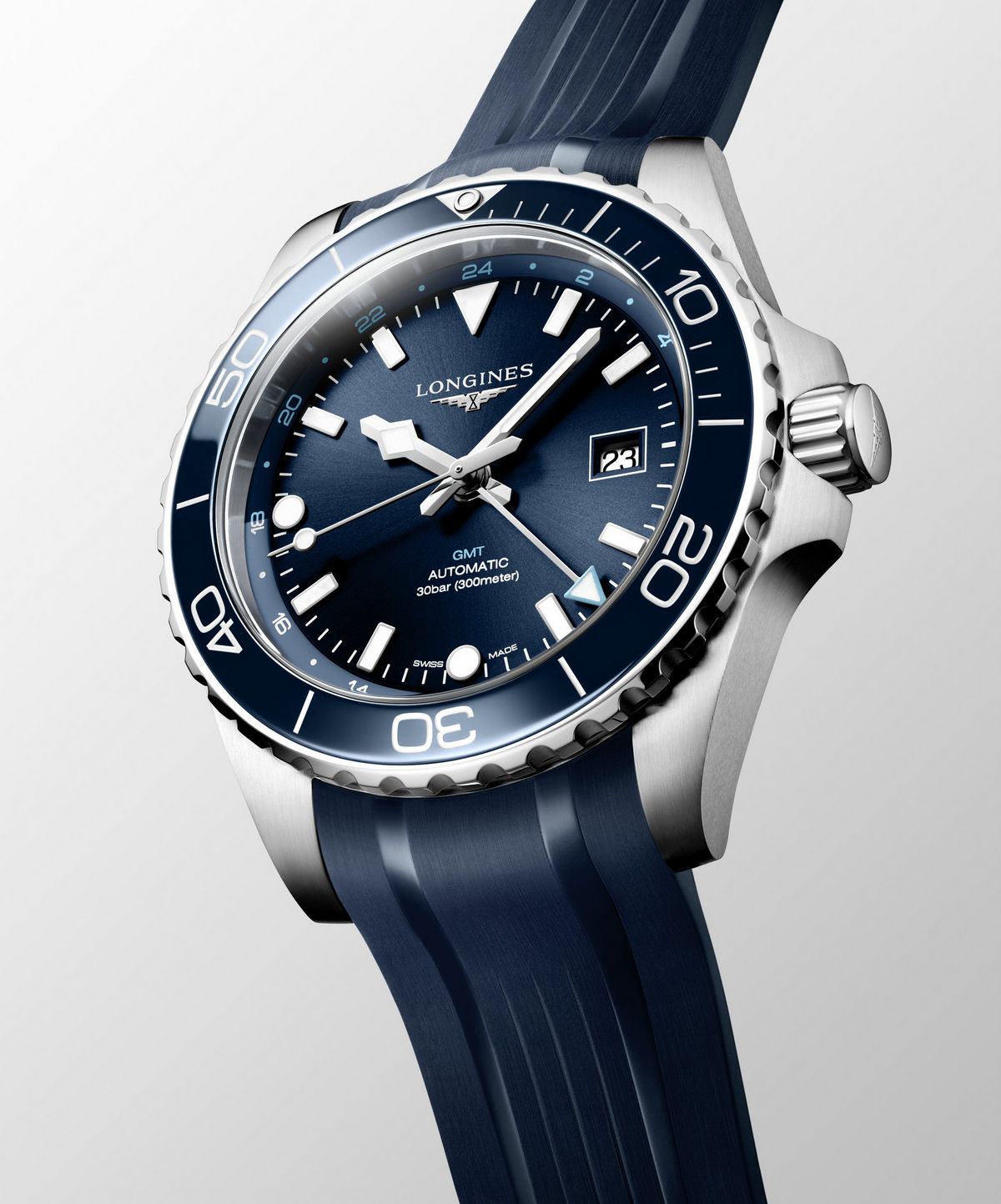 43mm 스틸 케이스에 러버 스트랩을 장착한 하이드로콘퀘스트 GMT.