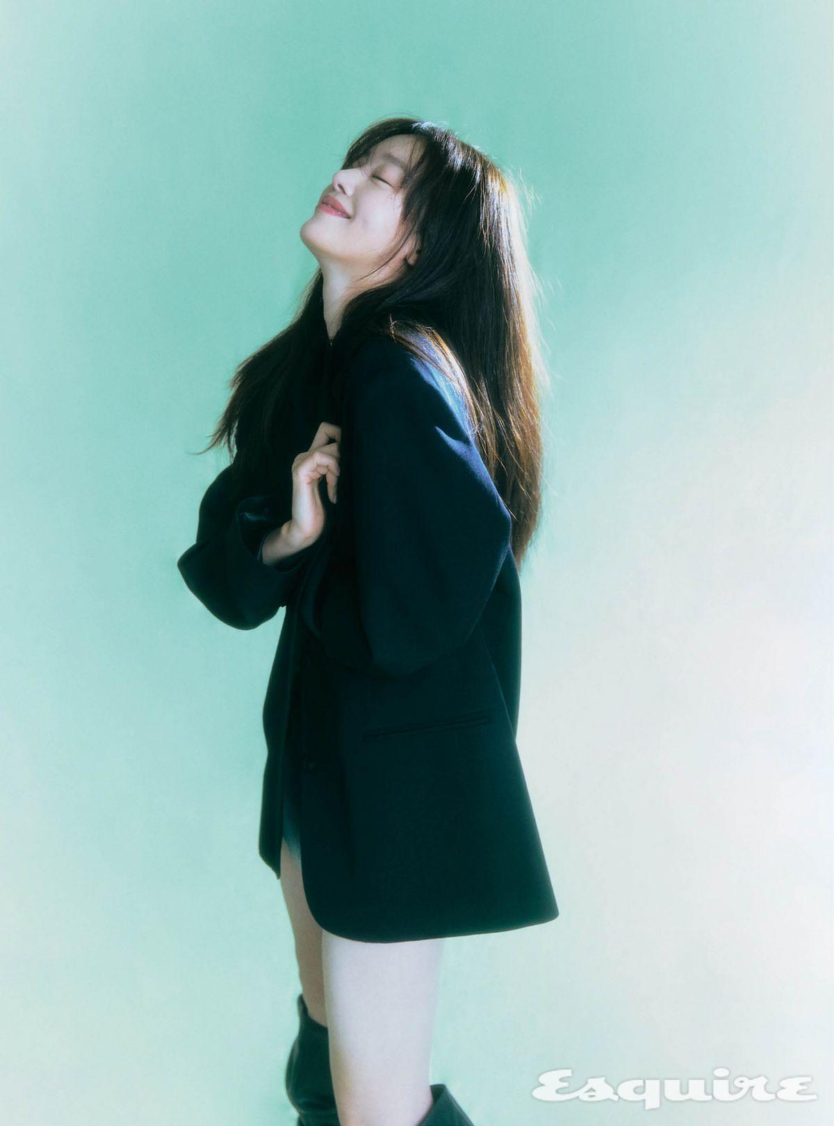 오버사이즈 블랙 컬러 재킷 레하, 부츠 찰스앤키스.