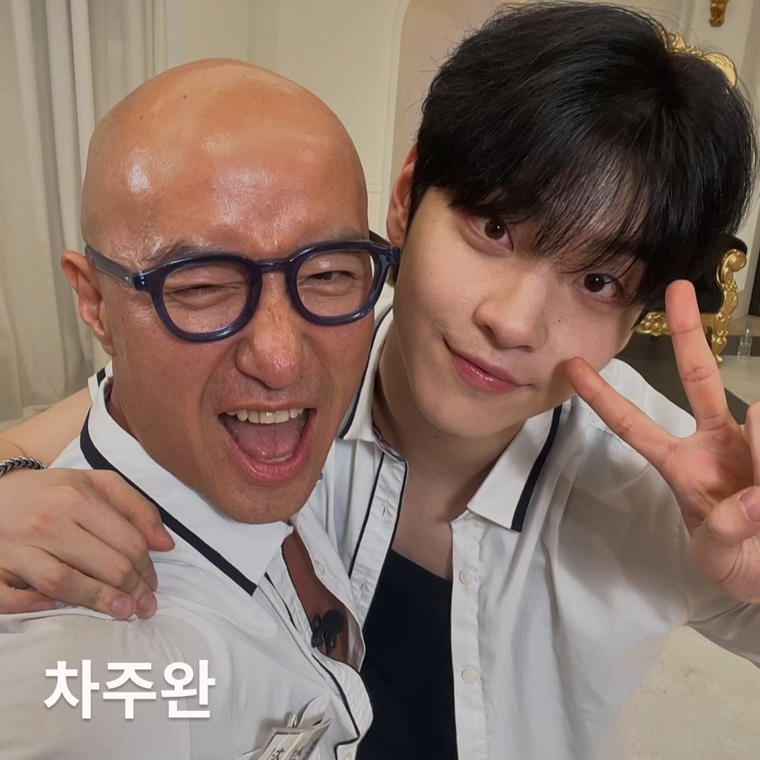 · 차주완 : 얼마 전 보석함에 출연한 차주완. 5년 전 이태원에서 아르바이트할 때 홍석천에게 번호를 따인 에피소드를 밝혀 홍석천은 깜짝 놀라며 역시 본인의 눈은 틀리지 않다고 말해 폭소를 자아냈는데요. 역시 보석 감별사 다운 과거네요.