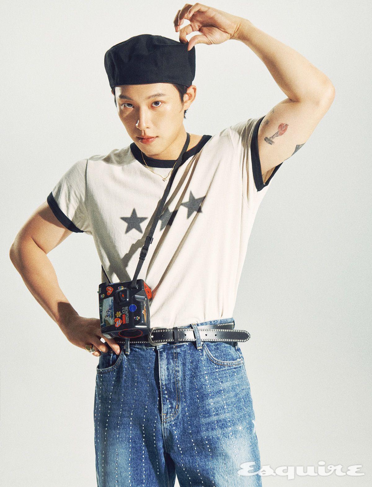 톱, 팬츠 모두 이어스트. 베레모 뉴인. 네크리스 온리드. 벨트, 링 모두 스타일리스트 소장품.