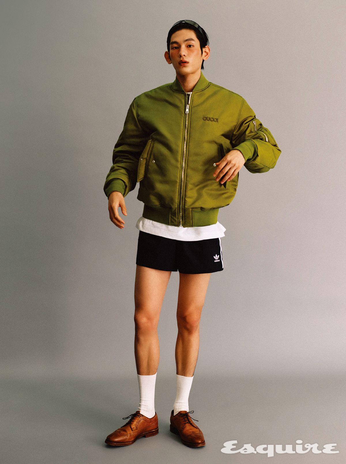  나일론 트윌 보머 재킷, 티셔츠 모두 가격 미정 구찌. 클래식 스프린터 쇼츠 6만9000원 아디다스 오리지널스. 카프스킨 윙팁 슈즈 가격 미정 폴로 랄프 로렌. 