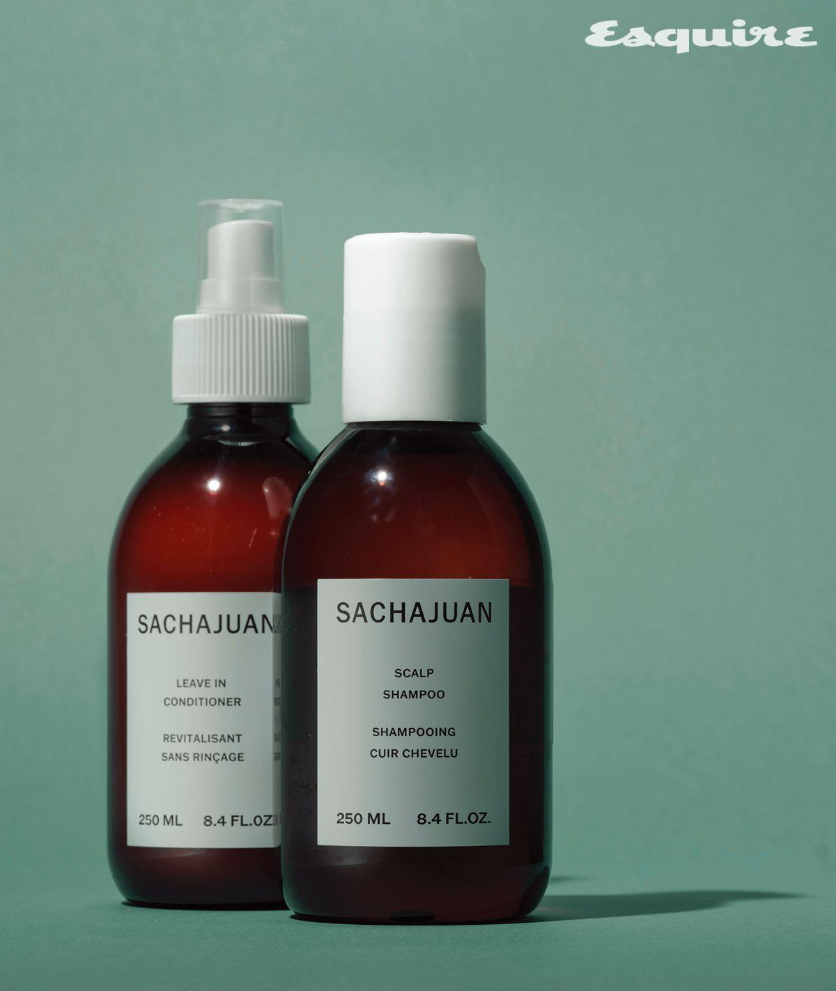 두피를 클렌징하고 항진균 효과로 염증을 완화하는 두피 스컬프 샴푸 250mL/6만원, 수분 보호막 코팅으로 모발을 보호하는 리브드 인 컨디셔너 250mL/6만5000원 모두 사샤후안.
