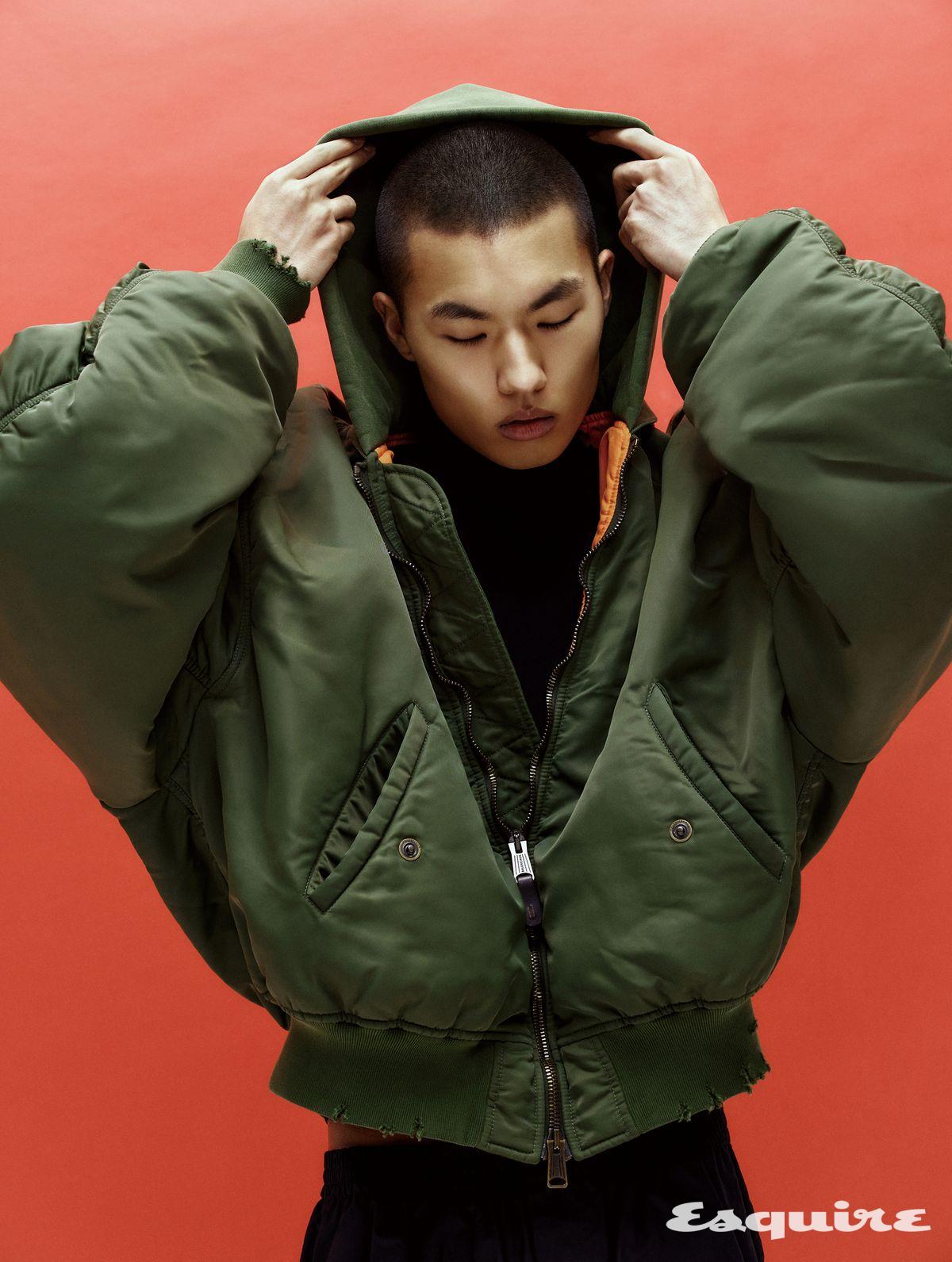 미디엄 플리스 보머 재킷, 톱, 팬츠 모두 가격 미정 발렌시아가.