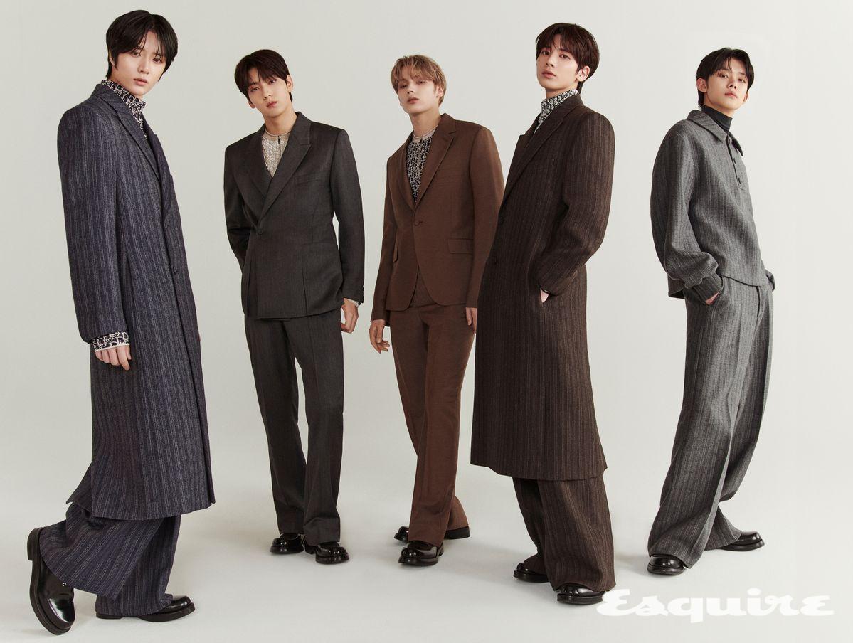 (범규) 그레이 스트라이프 버진 울 트윌 바 코트, 블랙 스모크 이펙트 오블리크 니트 톱, 그레이 스트라이프 버진 울 트윌 플레어 팬츠, 더비 슈즈 모두 디올 맨. (수빈) 버진 울 트윌 바 재킷, 스모크 이펙트 오블리크 지퍼 니트 톱, 버진 울 & 실크 캔버스 플레어 팬츠, CARLO 더비 슈즈 모두 디올 맨. (휴닝카이) 브라운 버진 울 트윌 바 재킷, 브라운 스모크 이펙트 오블리크 지퍼 니트 톱, 브라운 버진 울 & 실크 캔버스 플레어 팬츠, 더비 슈즈 모두 디올 맨. (태현) 스트라이프 버진 울 트윌 바 코트, 스모크 이펙트 오블리크 니트 톱, 스트라이프 버진 울 트윌 팬츠, 더비 슈즈 모두 디올 맨. (연준) 그레이 스트라이프 버진 울 트윌 풀오버 재킷, 블랙 모크넥 니트 톱, 그레이 스트라이프 버진 울 트윌 지퍼 팬츠, 더비 슈즈 모두 디올 맨.