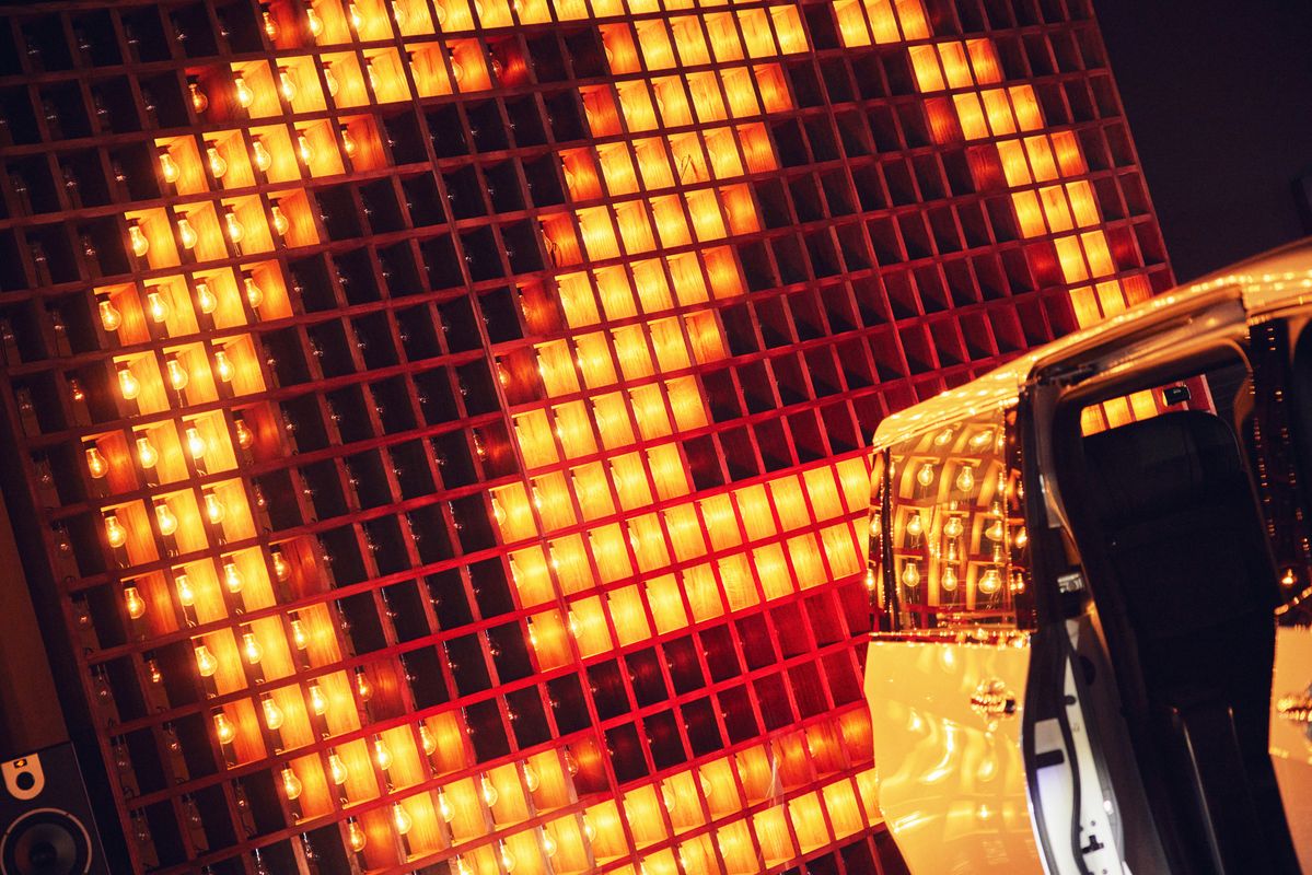 DDP 광장에 마련된 렉서스 전시 부스의 내부.