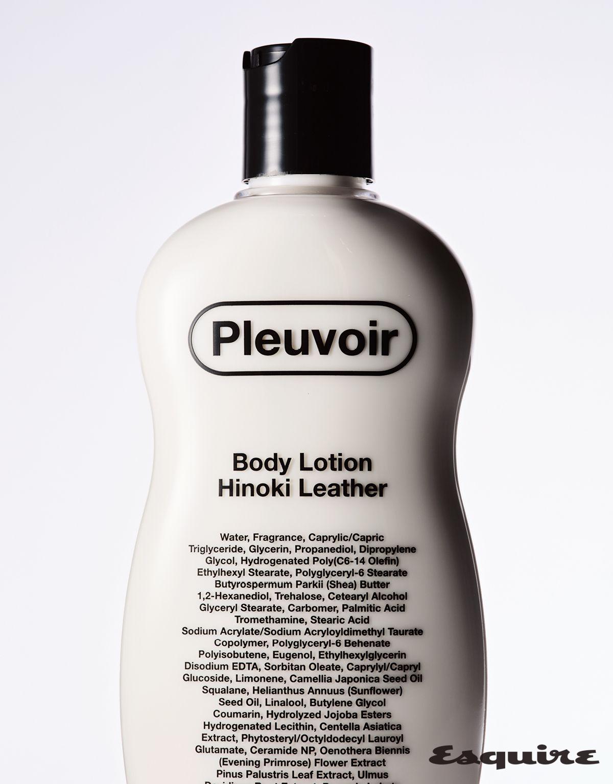 세라마이드 성분이 피부 장벽 보호에 도움을 주고 히노키 향이 은은하게 퍼지는 히노끼레더 보디로션 250mL/3만원대 플르부아.