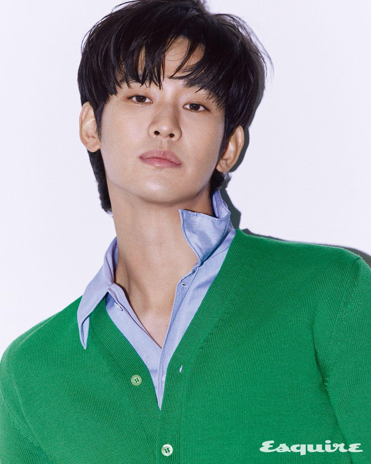 그린 울 카디건, 스카이 블루 코튼 셔츠 모두 가격 미정 프라다.