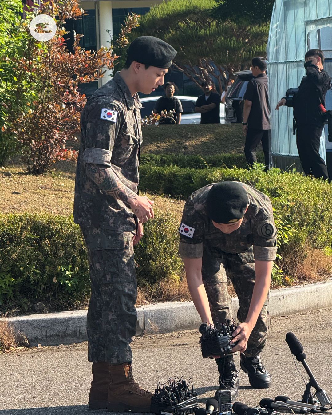 지민과 정국 (이미지 출처 : 에스콰이어)