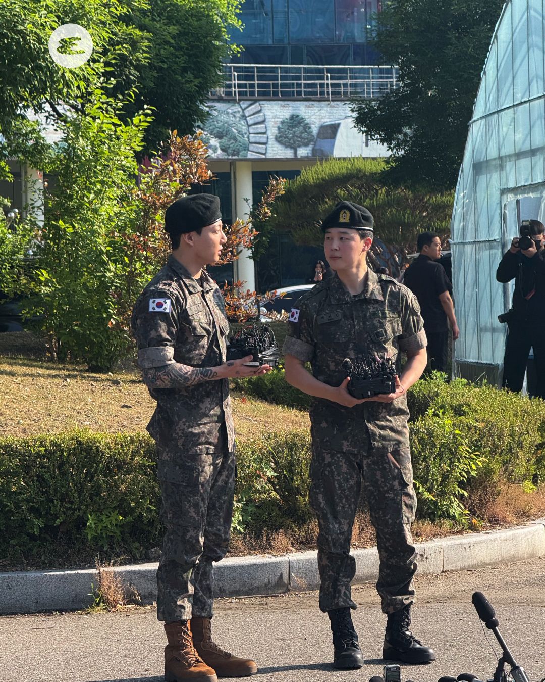 지민과 정국 (이미지 출처 : 에스콰이어)