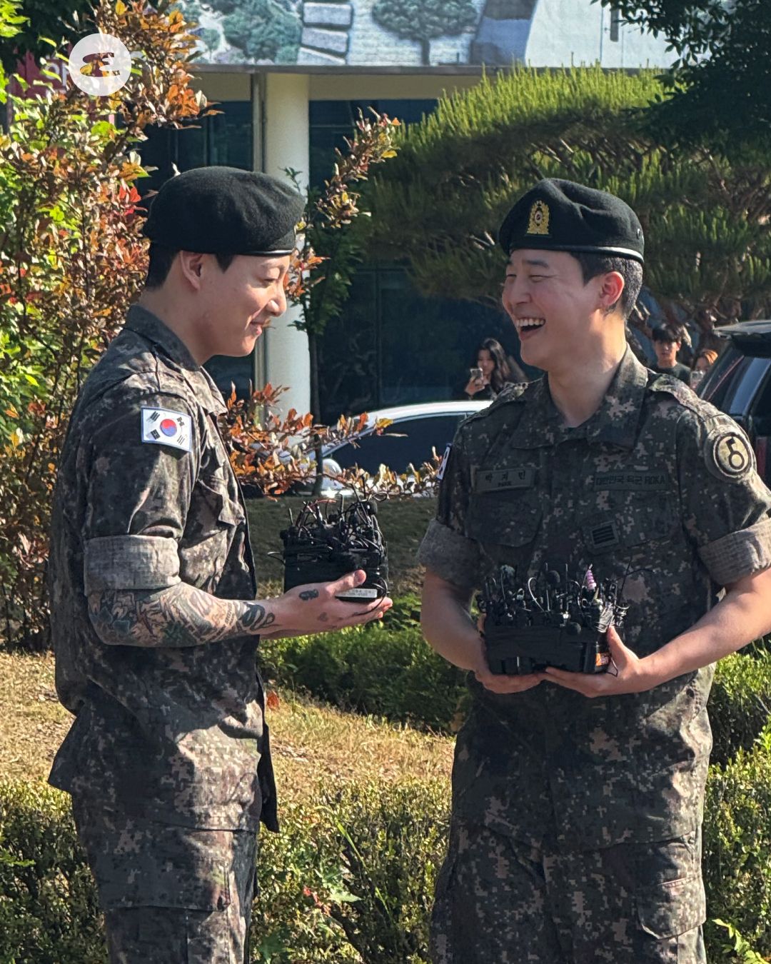 지민과 정국 (이미지 출처 : 에스콰이어)