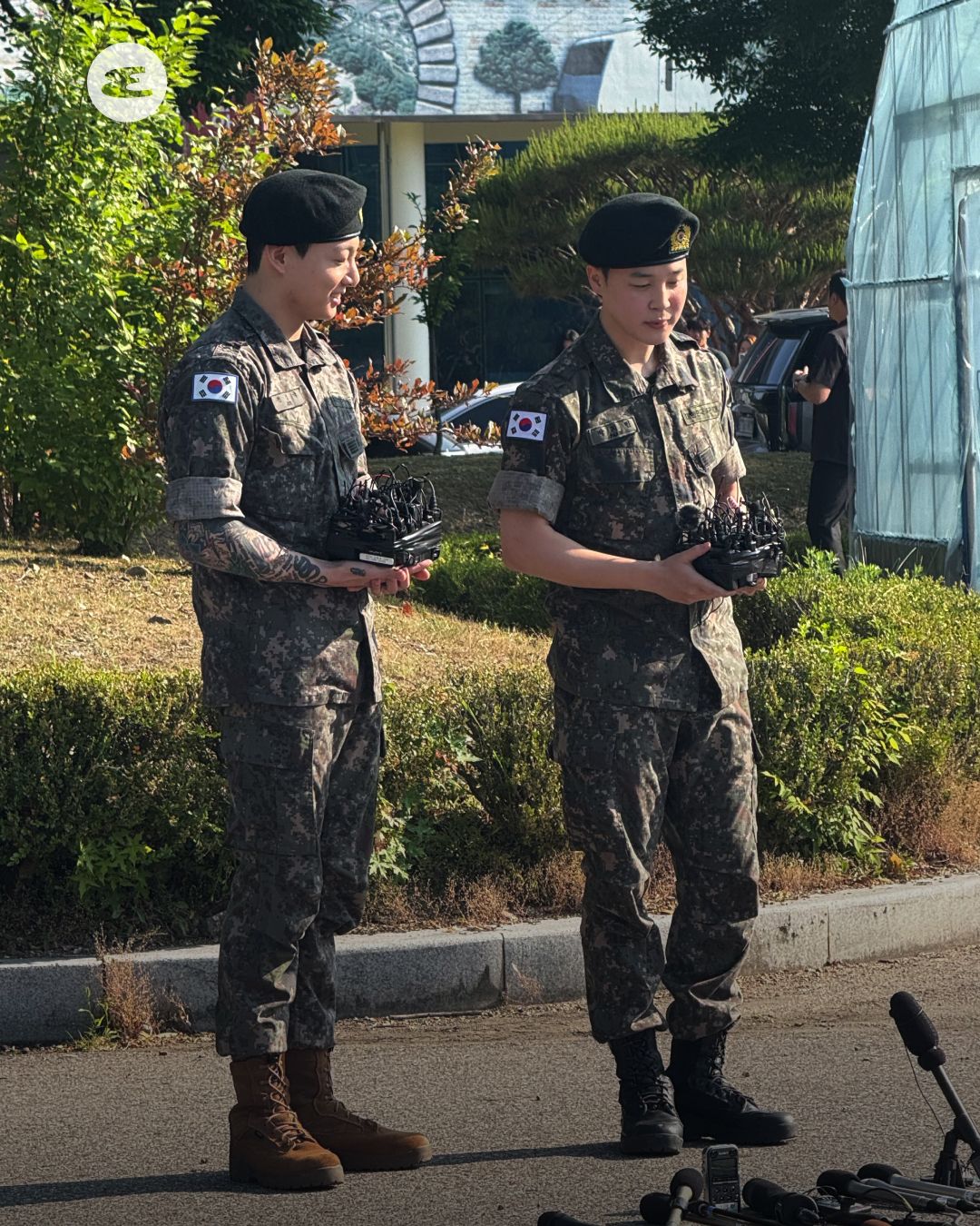 지민과 정국 (이미지 출처 : 에스콰이어)