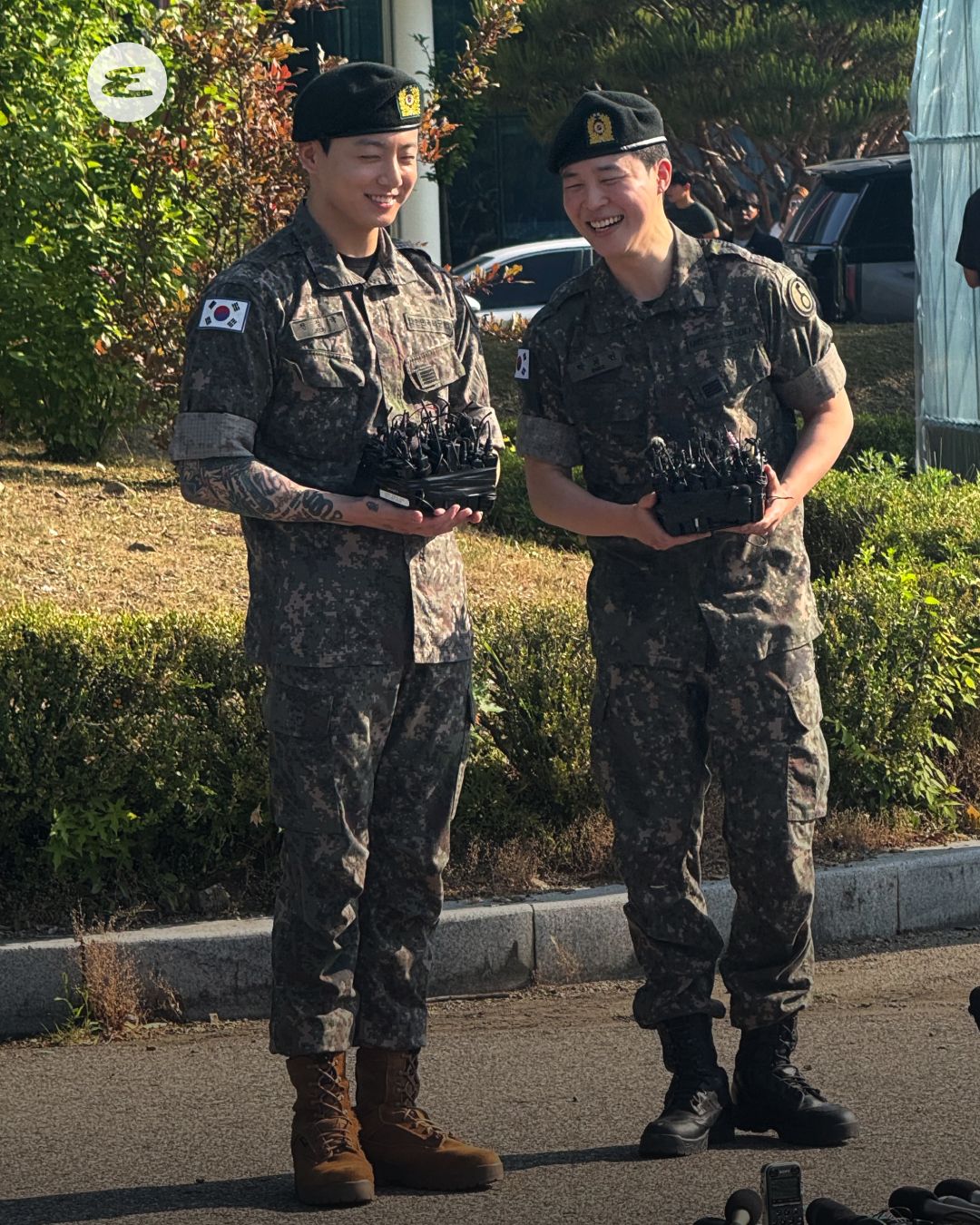 지민과 정국 (이미지 출처 : 에스콰이어)