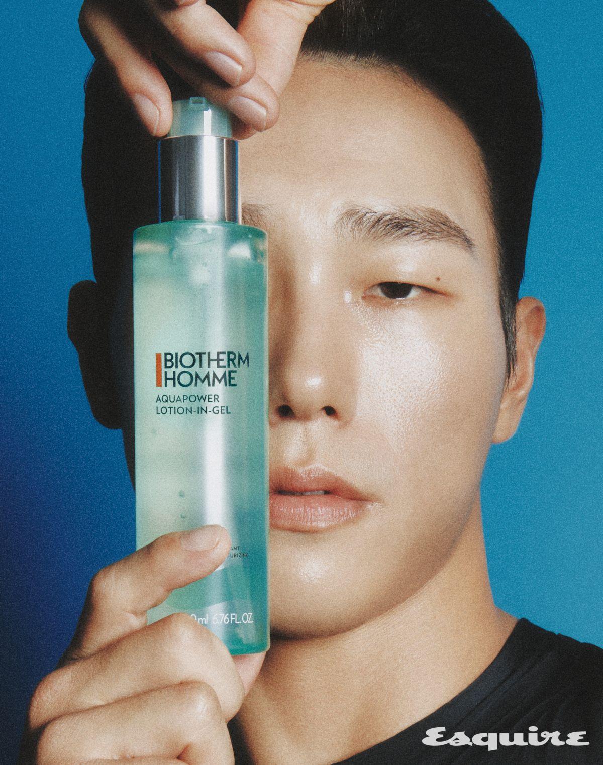 멘톨과 페퍼민트 잎수 성분이 즉각적으로 피부에 시원함을 더하는 아쿠아파워 올인원 200mL/5만6000원 비오템 옴므. 슬리브리스 톱 가격 미정 언더아머.