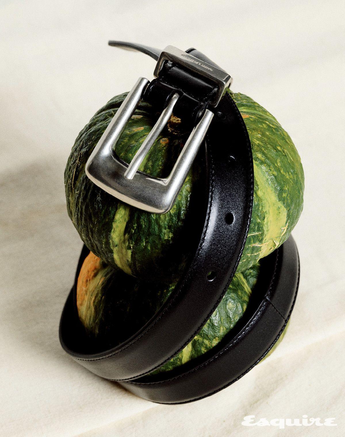 스무드 레더 벨트 가격 미정 생 로랑 by 안토니 바카렐로.