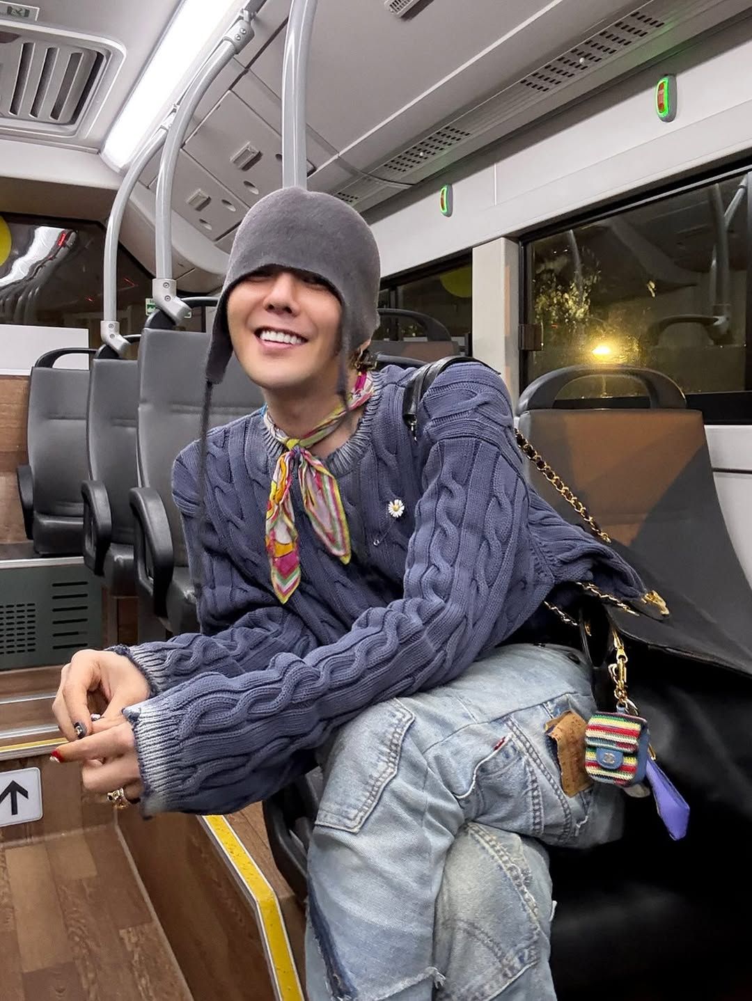 이어플랩 비니를 착용한 지드래곤/ 인스타그램 @8lo8lo8lowme