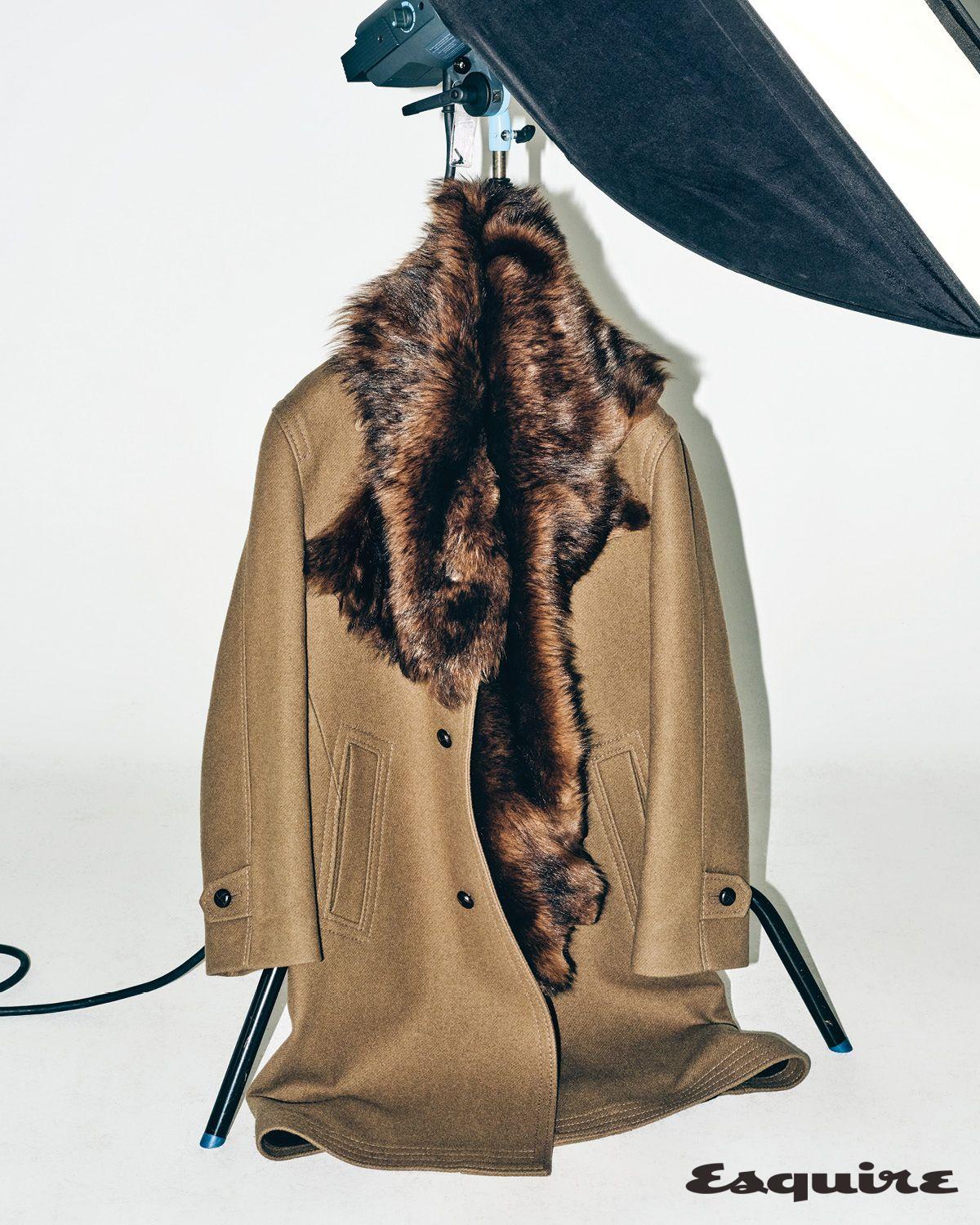 시어링 칼라 울 코트 가격 미정 프라다.