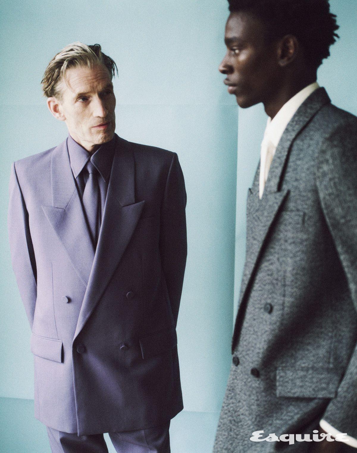 (왼쪽부터) 재킷, 셔츠, 팬츠, 타이 모두 구찌. 재킷, 셔츠, 타이 모두 구찌.