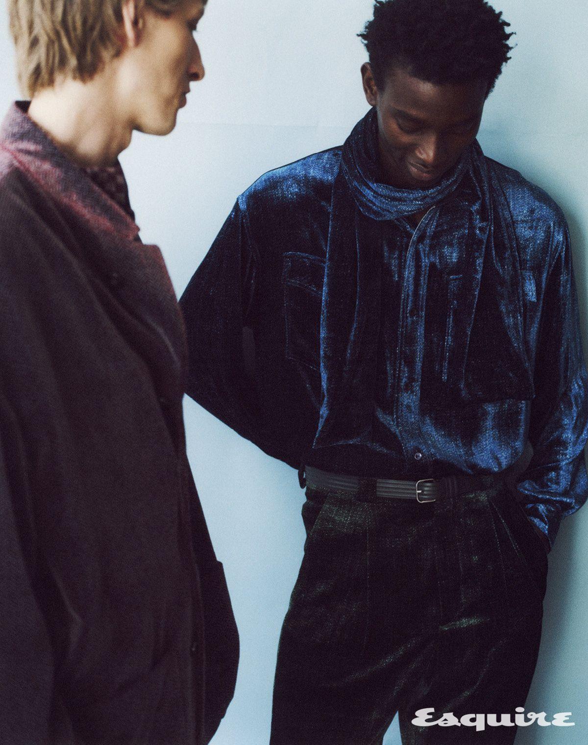 (왼쪽부터) 셔츠 조르지오 아르마니. 셔츠, 팬츠, 스카프, 벨트 모두 조르지오 아르마니.