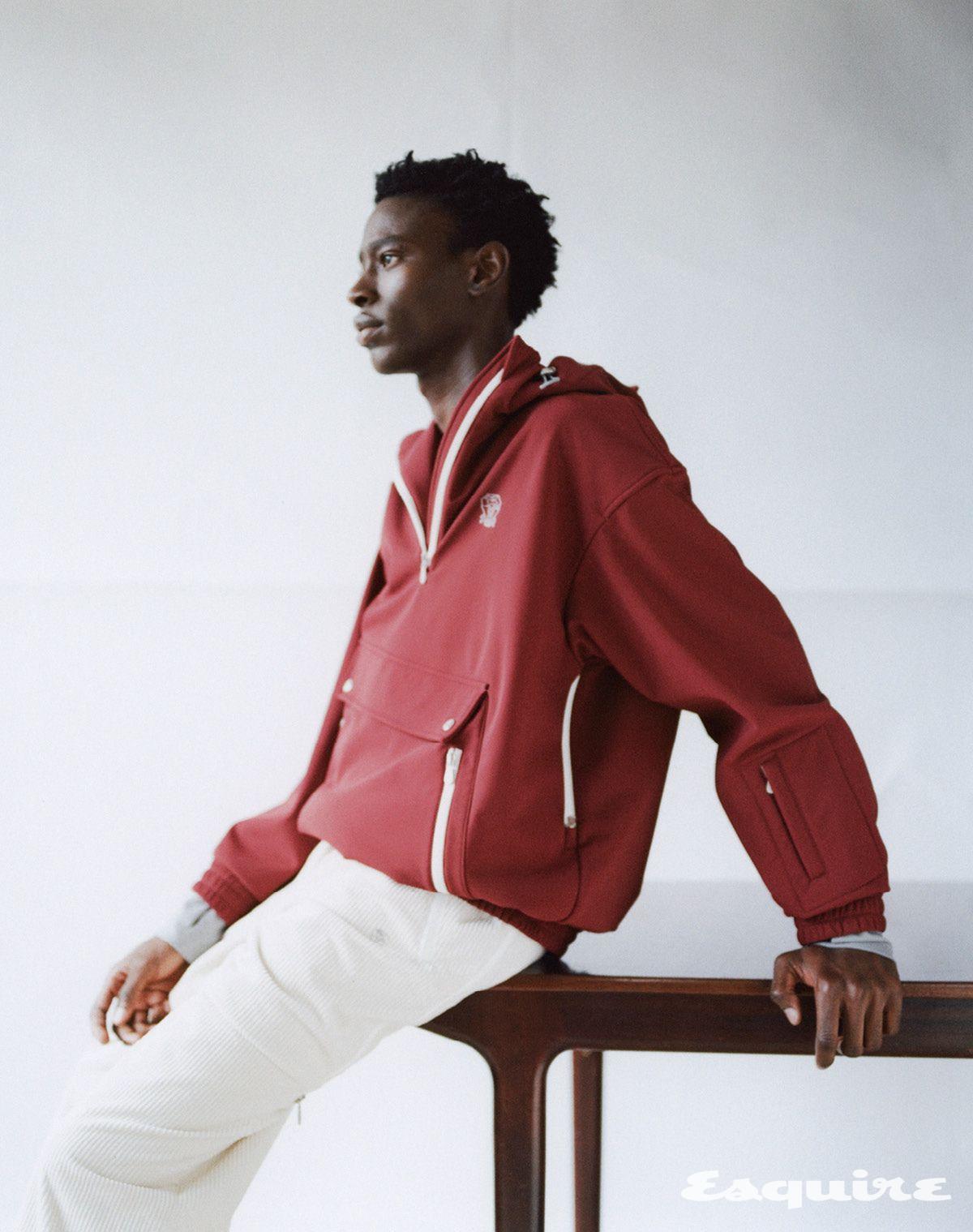 재킷, 점퍼, 팬츠 모두 브루넬로 쿠치넬리.