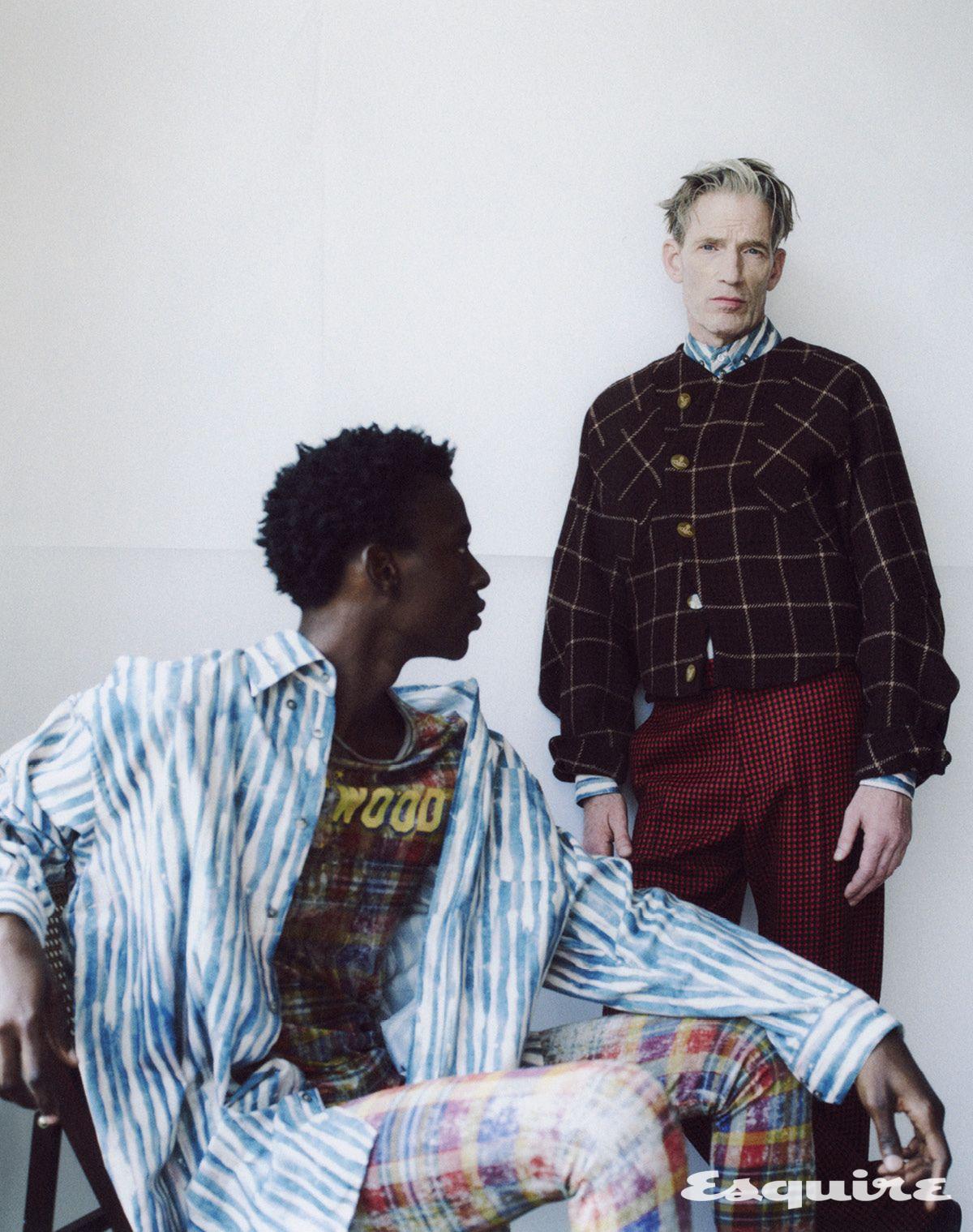 (왼쪽부터) 셔츠, 티셔츠, 팬츠 모두 비비안 웨스트우드. 재킷, 셔츠, 팬츠 모두 비비안 웨스트우드.