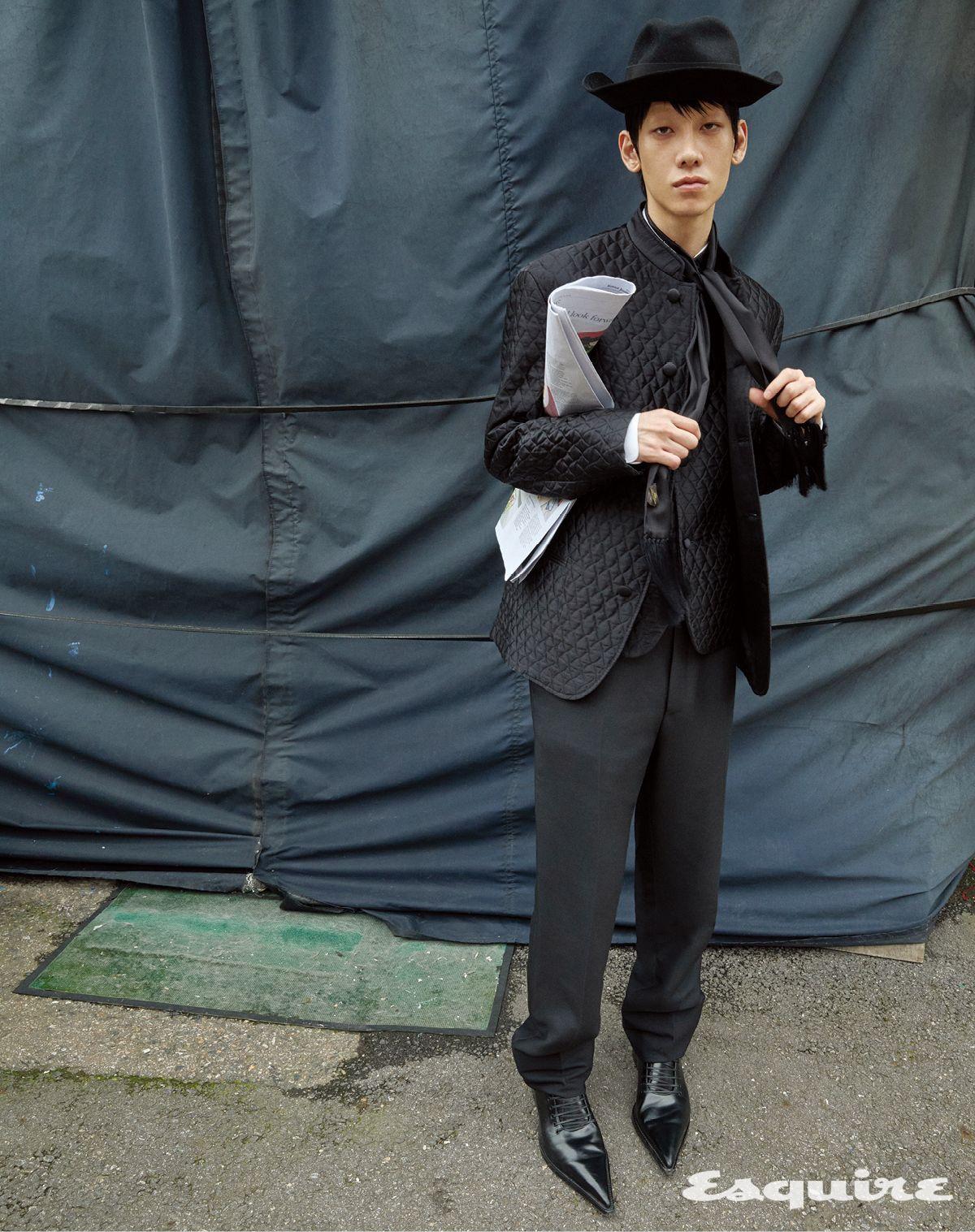 하틀리 재킷, 윈저 베스트, 필리포 셔츠, 제이시 턱스 팬츠, 피어 해트, 루치아노 스카프 모두 가격 미정 로로피아나. 헤론 레이스업 슈즈 가격 미정 맥퀸. 