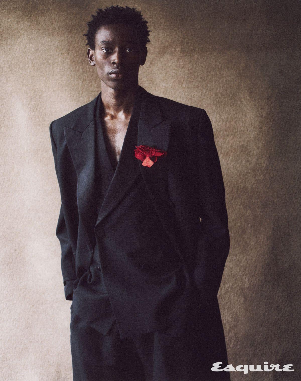 코트, 재킷, 팬츠 모두 페라가모.