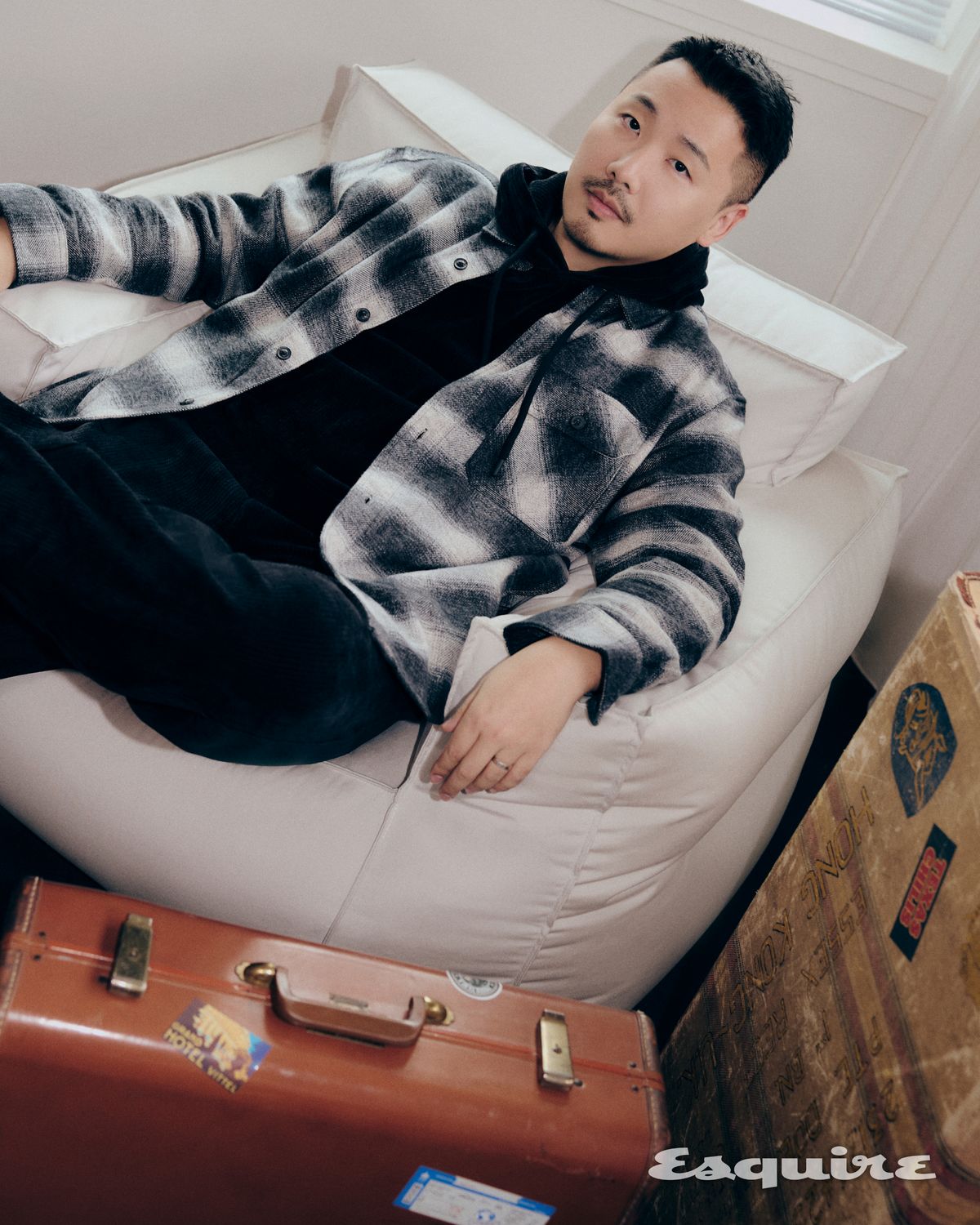 ESQUIRE KOREA x ZIOZIA 30th Anniversary <TRAVIE> EDITOR-IN-CHIEF Kang Hwasong