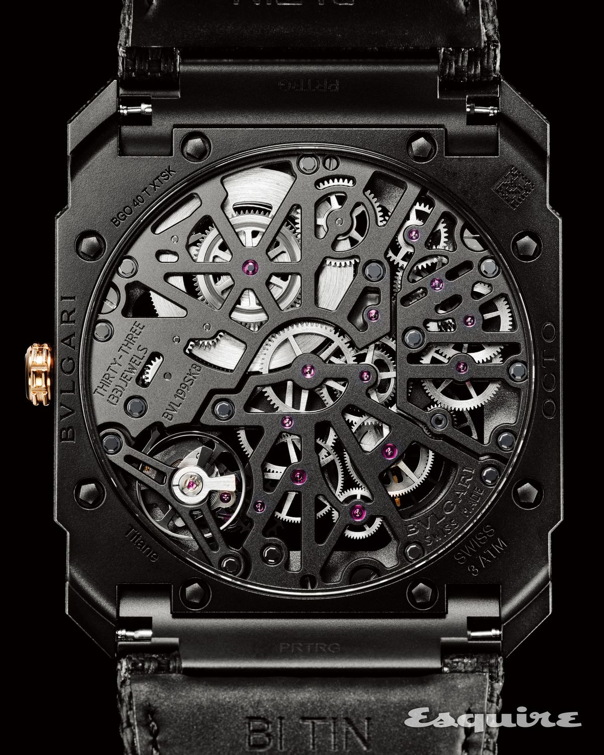 두께 5.95mm에 불과한 블랙 DLC 코팅 티타늄 케이스와 BVL 199 SK 칼리버의 건축적인 구조가 인상적인 옥토 피니씨모 스켈레톤 8 데이즈 워치 3640만원 불가리.