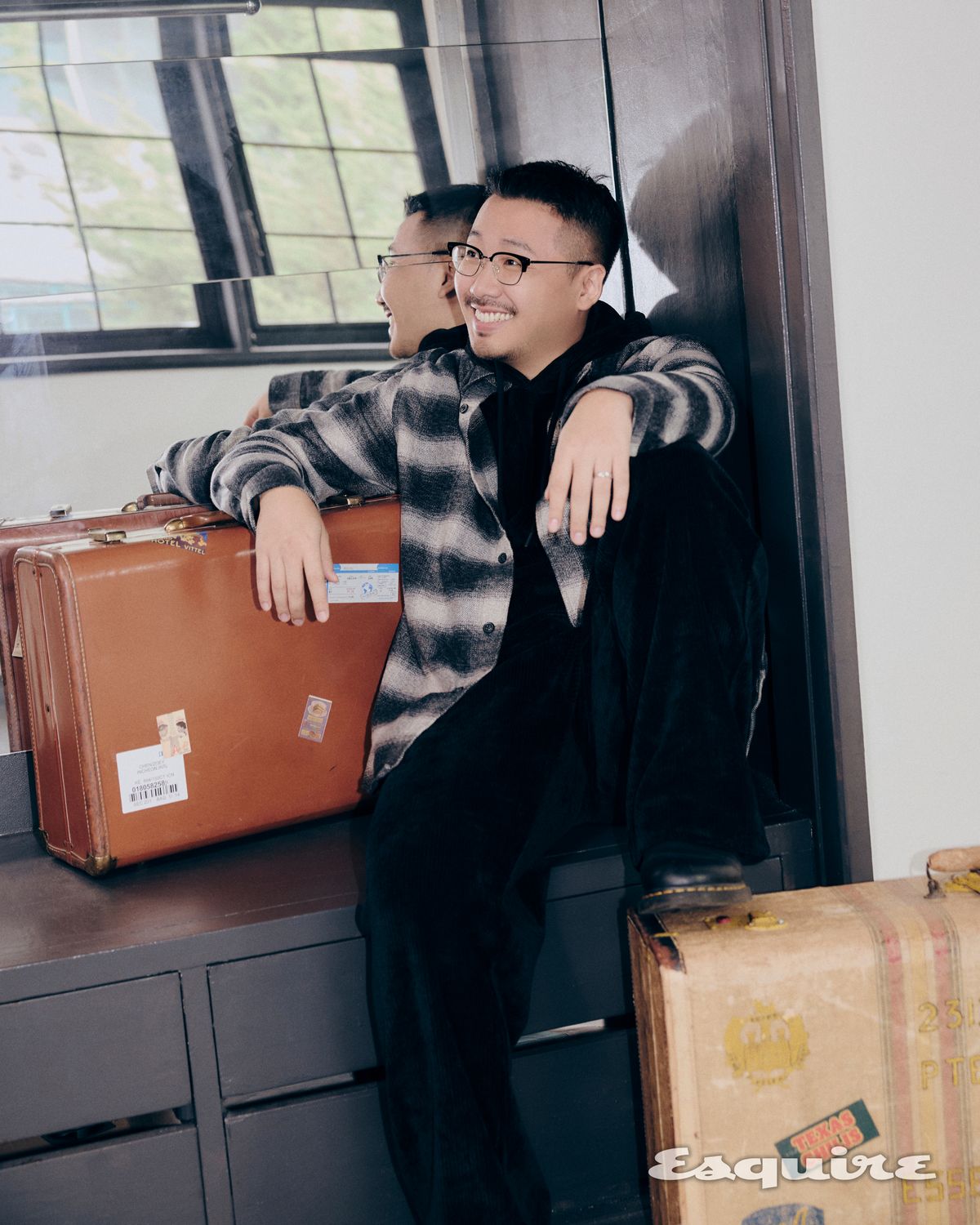 ESQUIRE KOREA x ZIOZIA 30th Anniversary <TRAVIE> EDITOR-IN-CHIEF Kang Hwasong