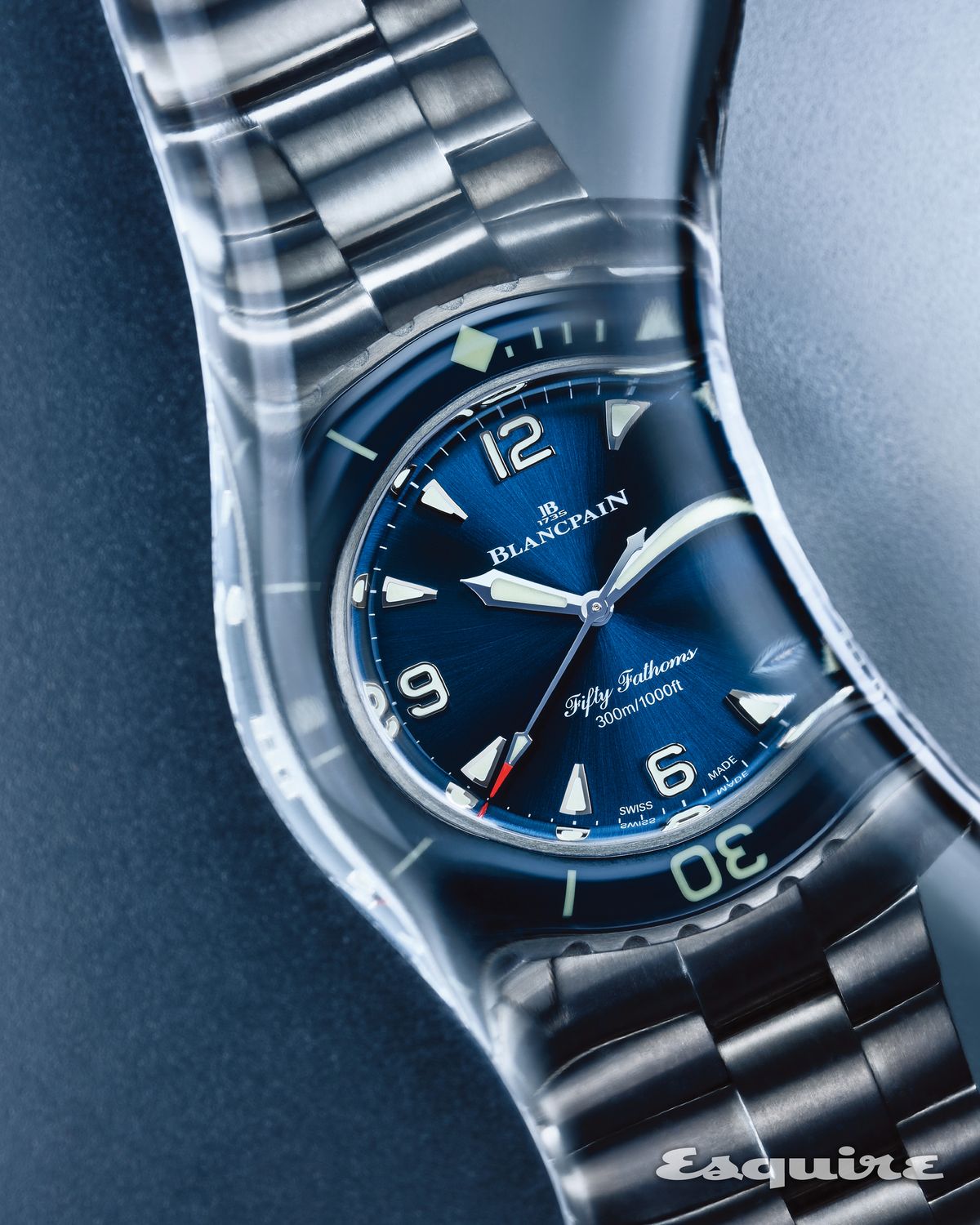 100시간 파워 리저브의 매뉴팩처 칼리버 1150을 탑재했다. 피프티 패덤즈 오토매틱 티타늄 2893만원 블랑팡.