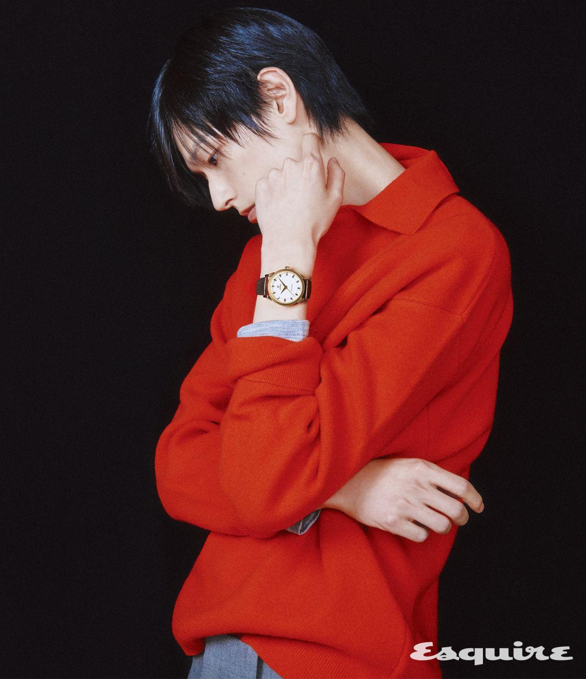 문샤인™ 골드 케이스와 화이트 그랑 푀 에나멜 다이얼, 그리고 브라운 앨리게이터 스트랩으로 완성한 씨마스터 2026 밀라노 코르티나. 내부에는 오메가의 올림픽 유산을 기념하는 코-액시얼 마스터 크로노미터 칼리버 8807을 탑재했다. 2800만원대 오메가. 