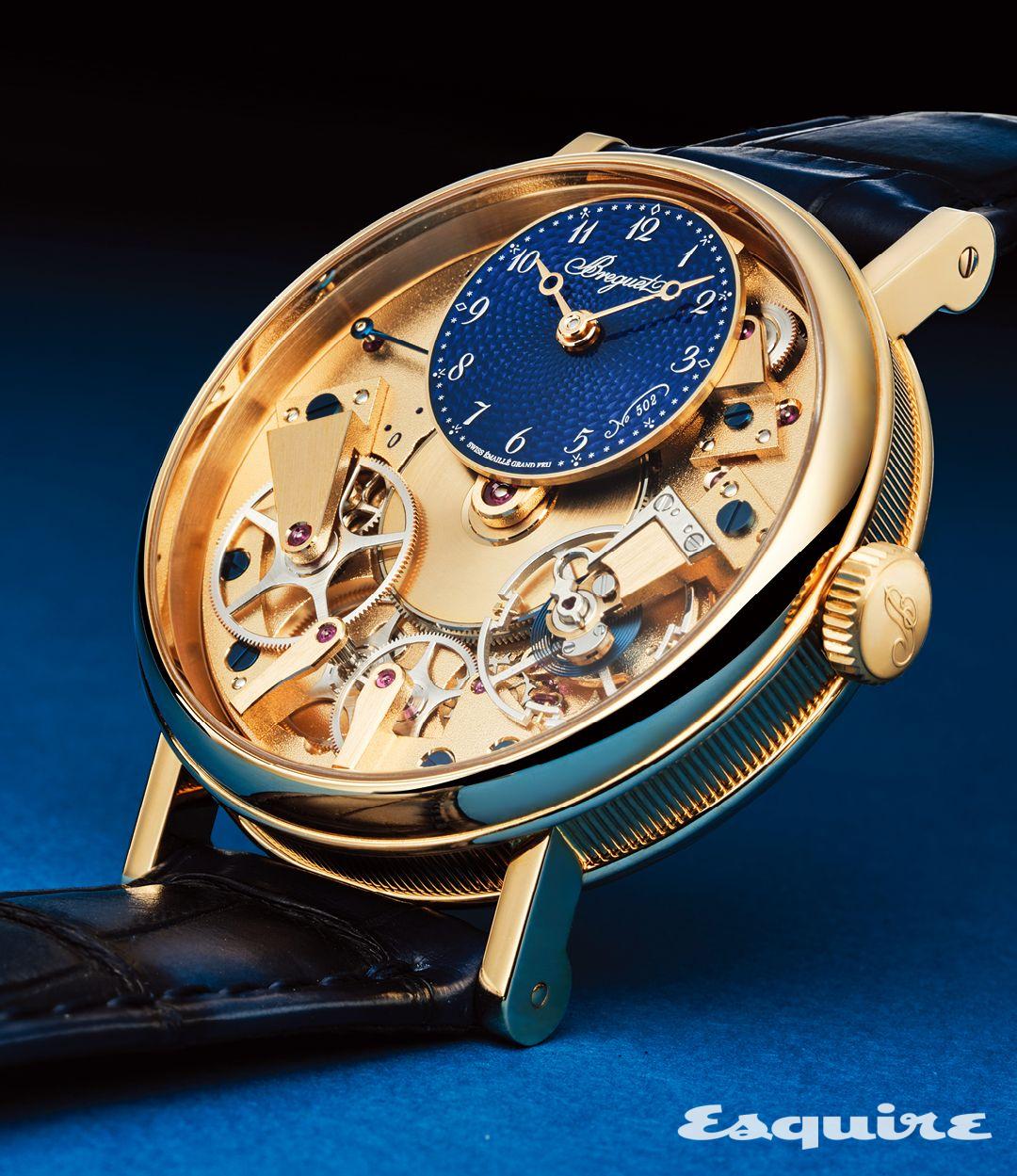 기계식 메커니즘을 그대로 노출시킨 다이얼과 오묘한 핑크빛의 38mm 브레게 골드 케이스가 완벽하게 어우러진 트래디션 7035 6989만원 브레게.