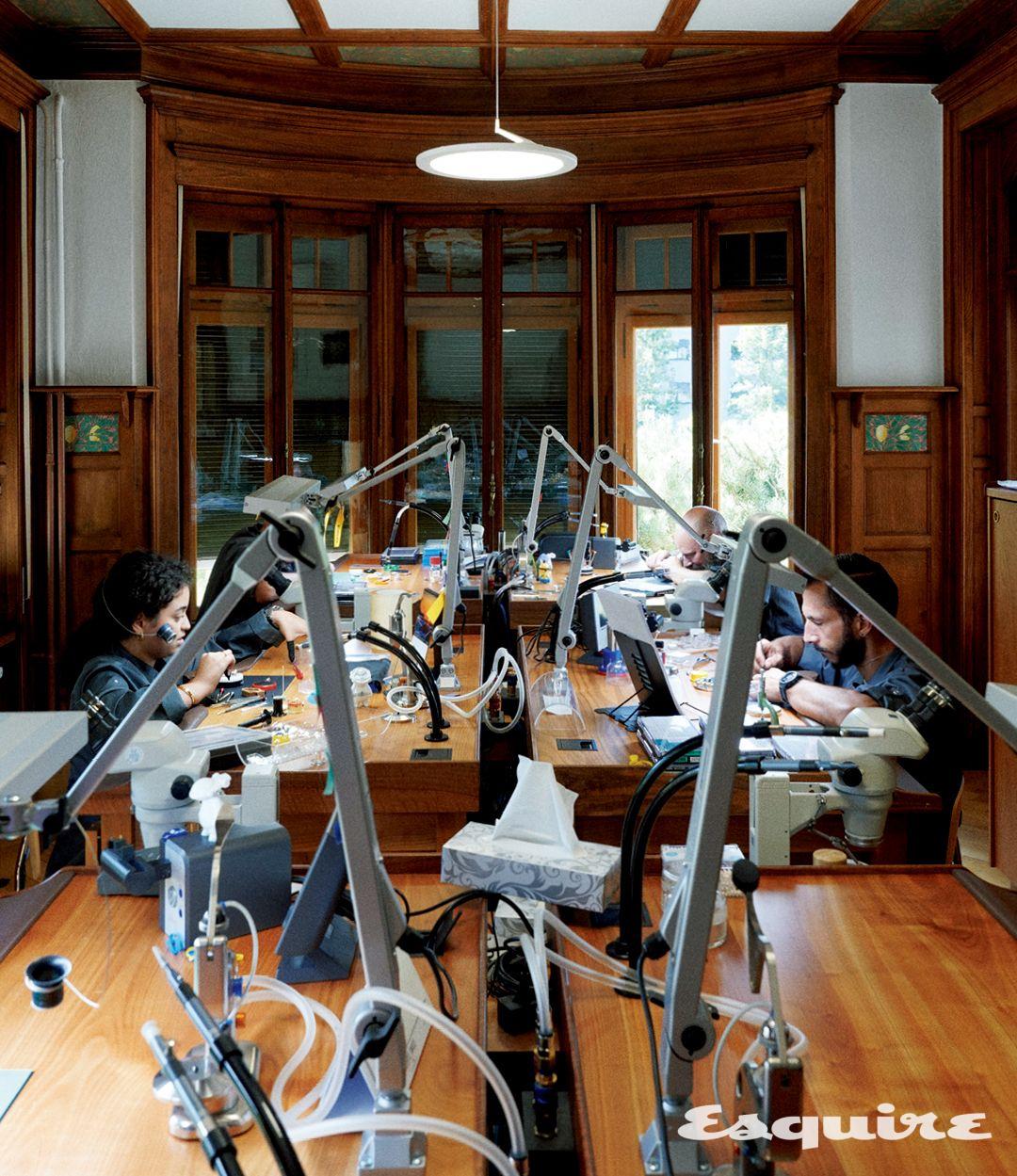 MB&F M.A.D 하우스의 워치메이커들.