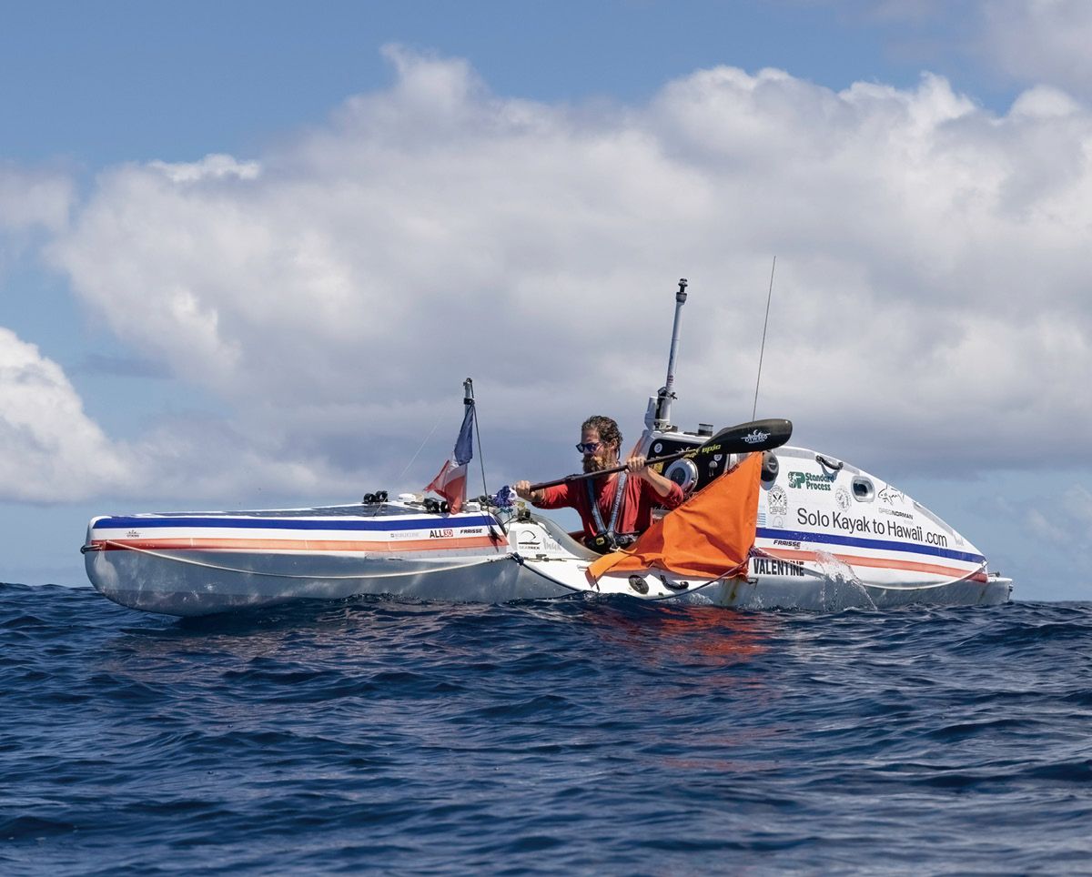 태평양을 건넌 후 하와이 해안 가까이에 접근하고 있는 데루모. 