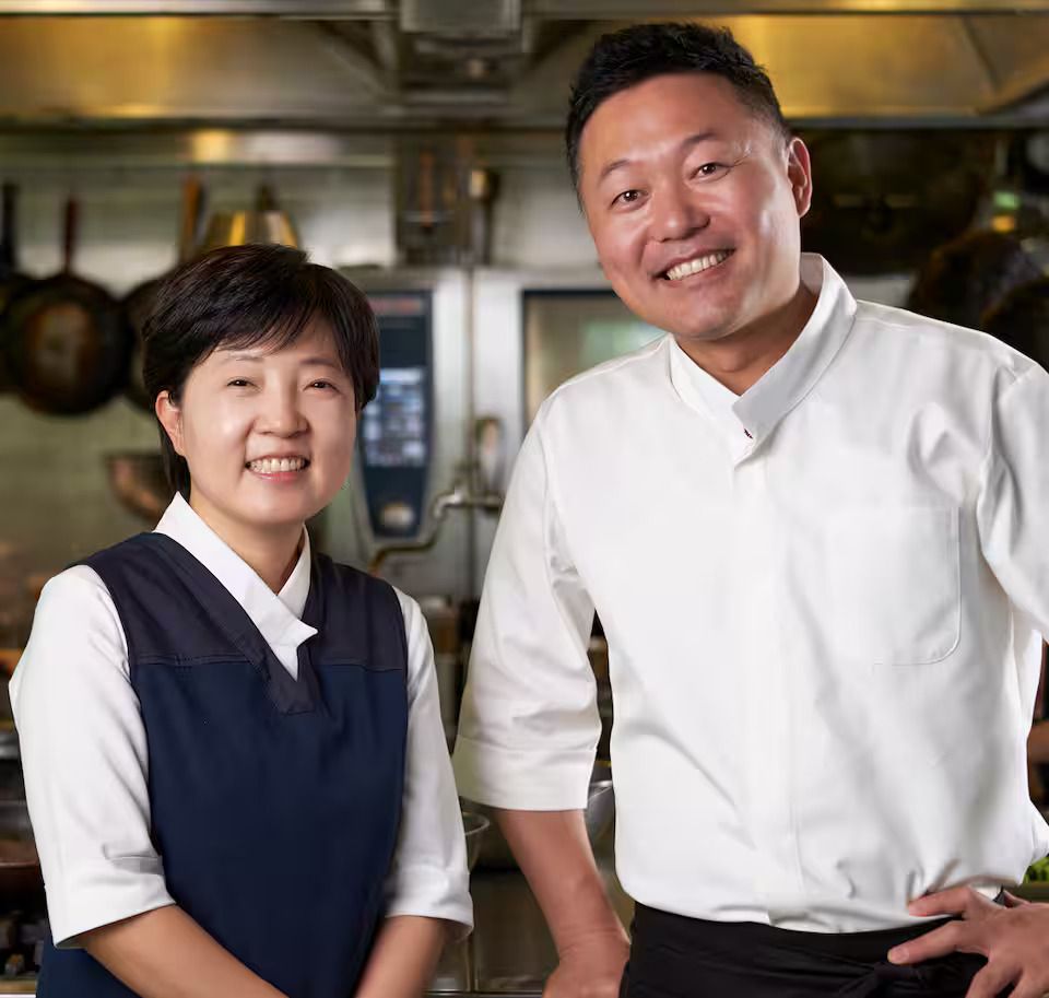 에어비앤비 '온지음' 다이닝 체험의 호스트 조은희, 박성배 헤드 셰프/ 출처 : 에어비앤비