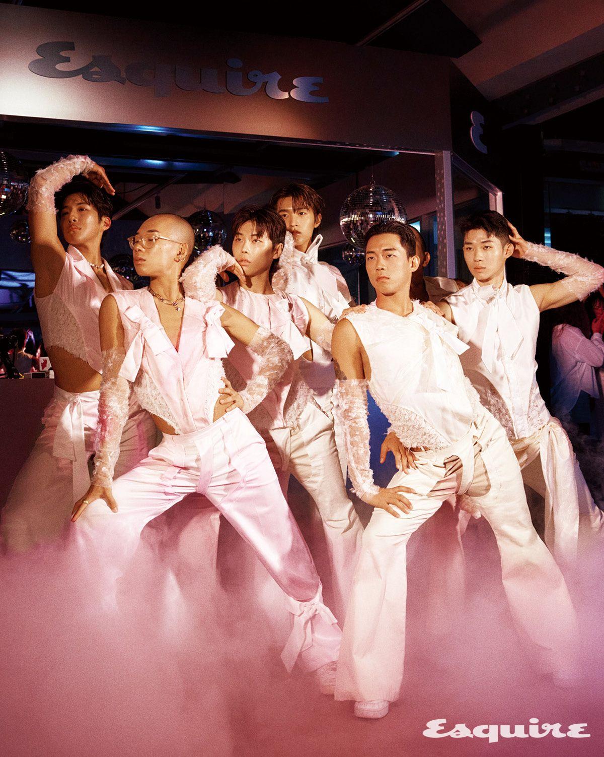 90년대 미국식 R&B를 중심으로 펼쳐지는 Kiss & Ride(키스앤라이드)의 다채로운 디제잉을 시작으로, 댄스 퍼포먼스팀 커밍아웃의 와쿤, 킹키, 맵시, 키키, 제이미, 이지, 윌리가 선보인 왁킹 & 보깅 퍼포먼스는 파티의 하이라이트를 장식했다. 