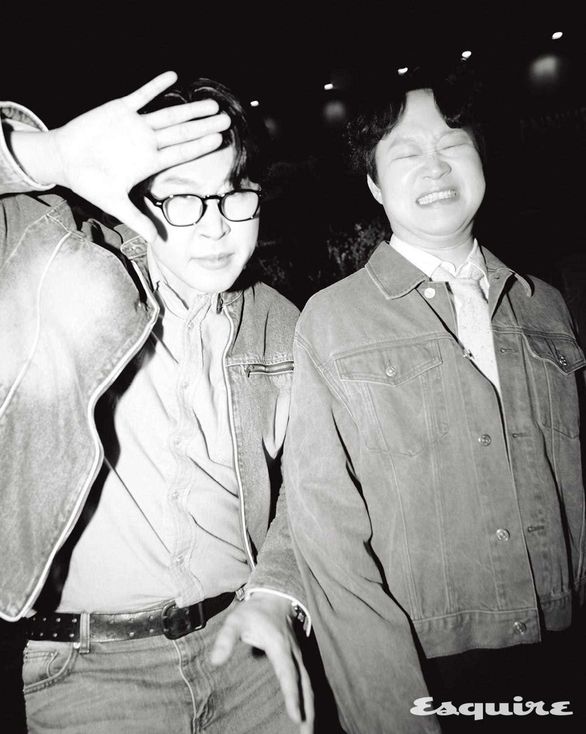 유튜브 피식대학의 이용주와 정재형. 2021년 에스콰이어 지면에서 열의 넘치고 유쾌한 모습을 보여줬던 두 사람이 에스콰이어의 30주년을 함께 축하했다.