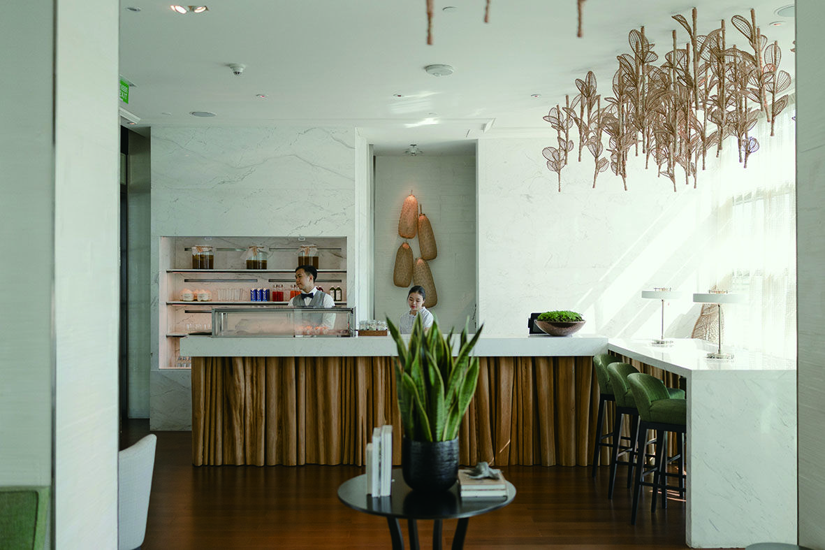 태국 4개 지역의 전통 요리를 현대적으로 해석한 올데이 다이닝 레스토랑 라콘.