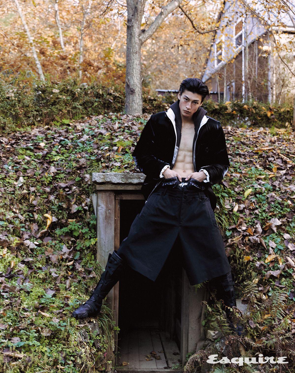  푸퍼, 쇼츠 모두 가격 미정 몽클레르 x 에이셉 라키. 후디 345만원 앙팡 리쉬 데프리메. 부츠 가격 미정 푸마.