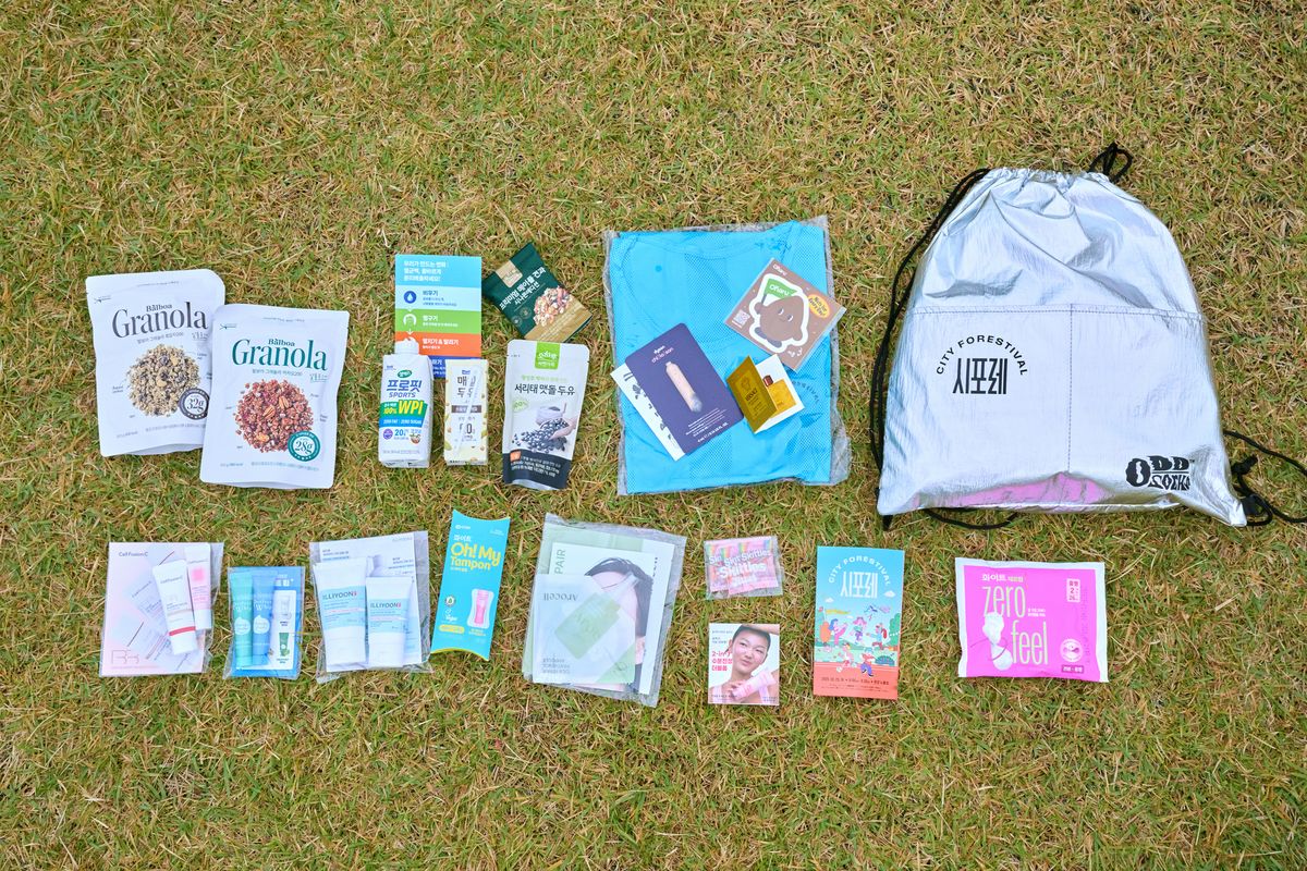 약 17종의 뷰티 & 헬시 아이템이 담긴 풍성한 굿즈 백.