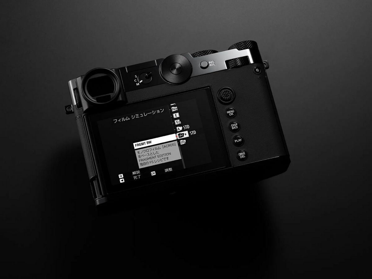 후지필름 GFX100RF 프라그먼트 에디션. (c) fujifilm-x.com