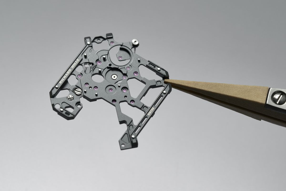 RM 30-01의 베이스 플레이트와 브리지/ 출처 : 브랜드 제공