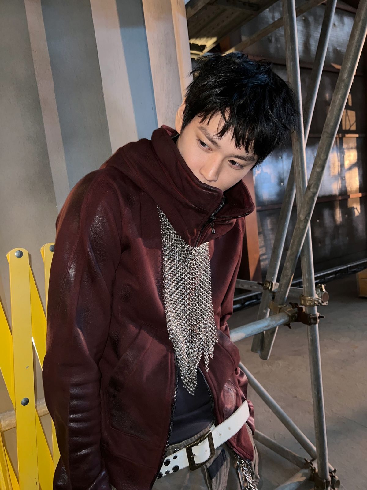 라이즈 은석의 하이넥 재킷 스타일링 | 인스타그램 @riize_official