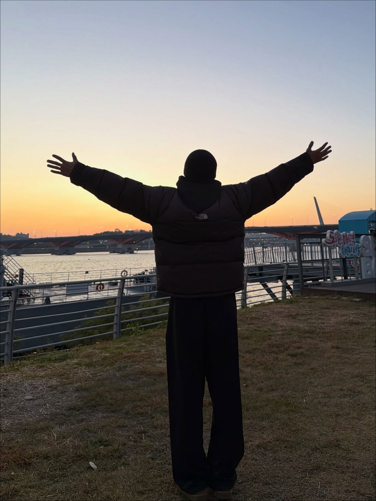 패딩과 후디를 매치한 박보검 / 출처: 인스타그램 @bogummy