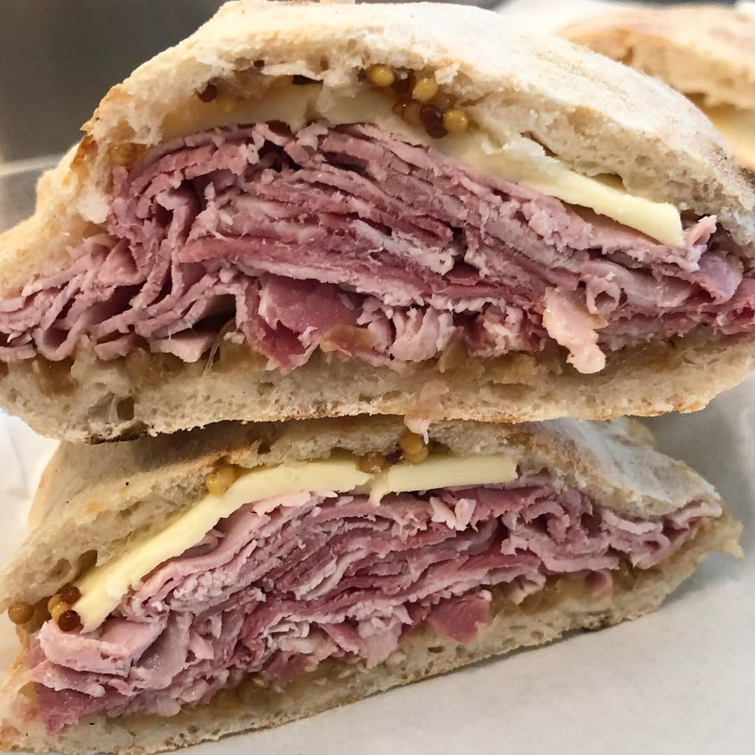 겨울엔 뜨끈한 화덕 샌드위치 '구위 브런치바' / 출처: 가게 SNS