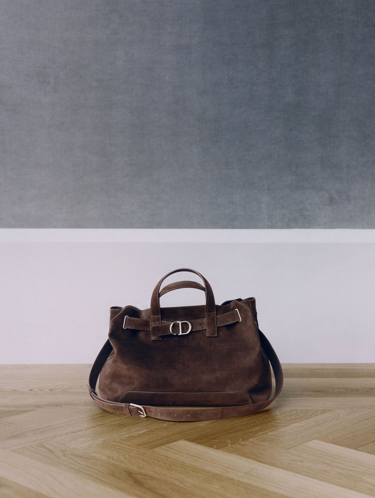 브라운 스웨이드 디올 노르망디 미디엄 남성 토트백 가격 미정 디올.