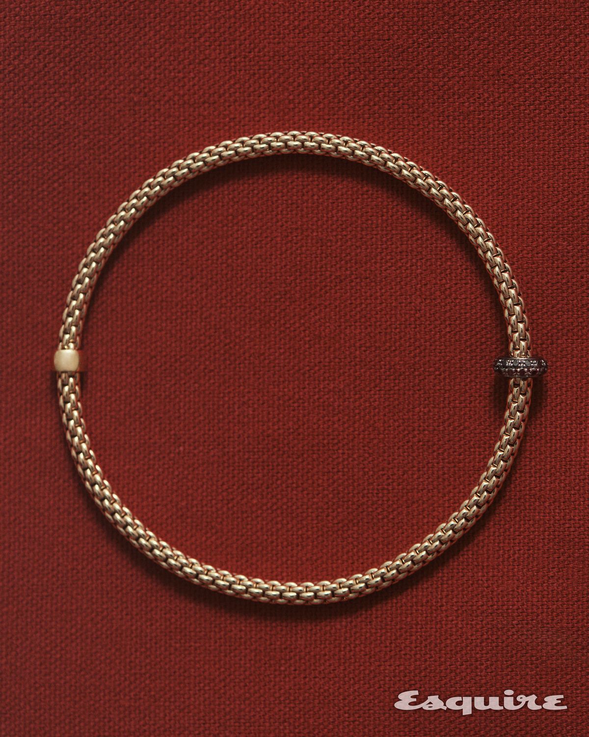 블랙 다이아몬드를 세팅한 노베첸토 메시 실루엣의 로즈 골드 프리마 브레이슬릿 500만원대 포페.