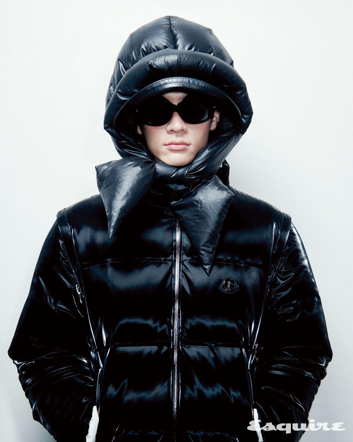 푸퍼 재킷 가격 미정 몽클레르x에이셉 라키. 버킷 해트, 푸퍼 후드 머플러 모두 가격 미정 몽클레르xEE72 by 에드워드 에닌풀. 선글라스 가격 미정 발렌시아가.